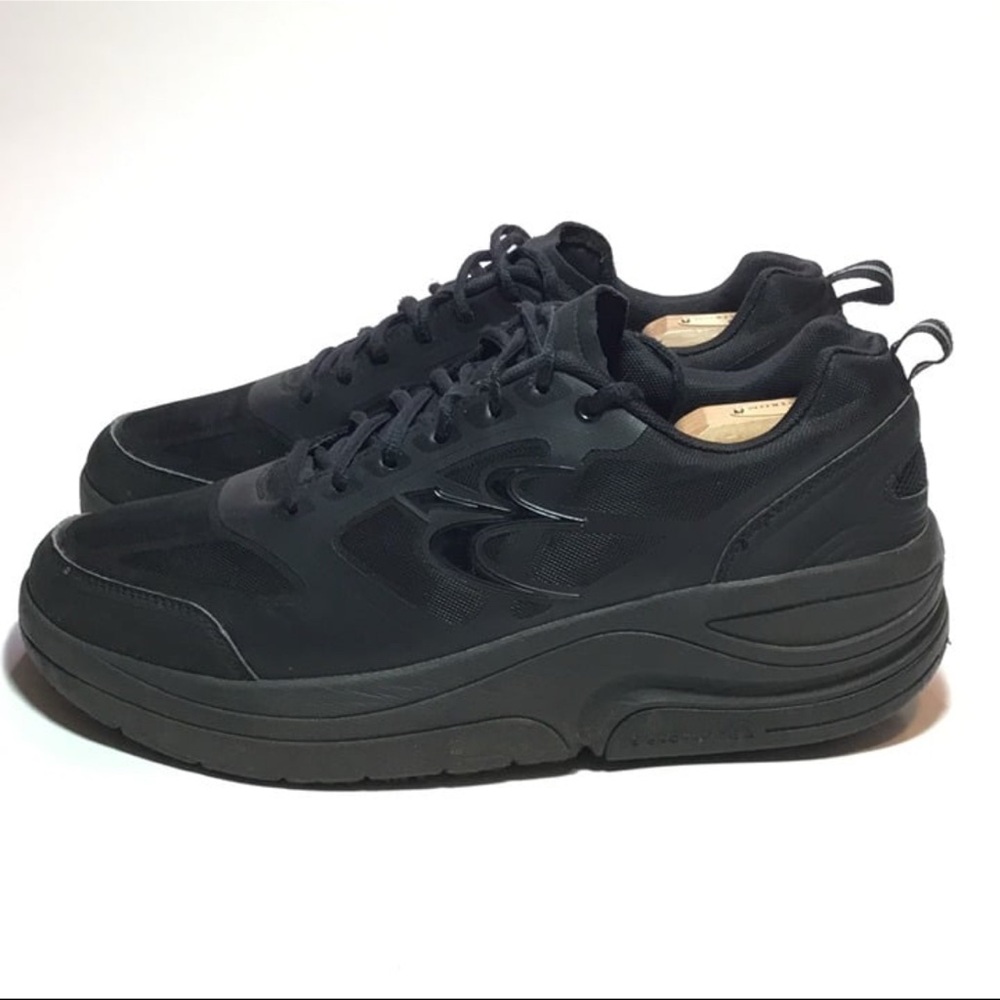 Men's Black Athletic Shoes
Size 12
Excellent used condition